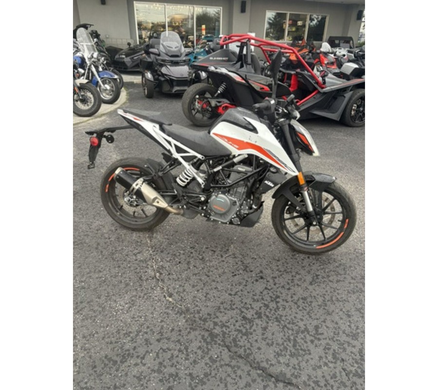 2022 KTM Duke 390
