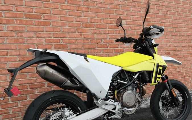 2026 Husqvarna Supermoto 701