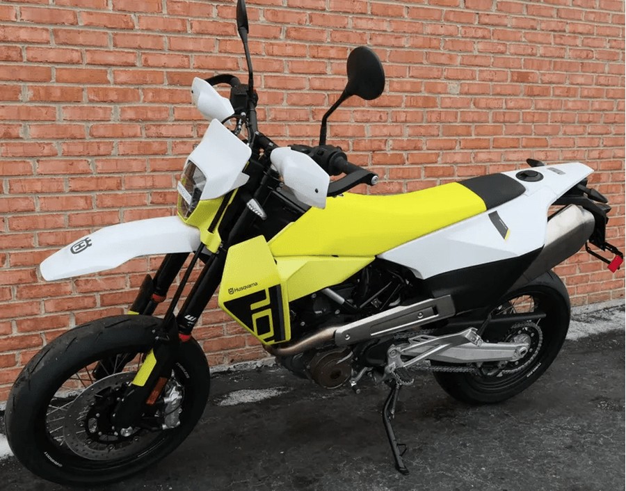 2026 Husqvarna Supermoto 701