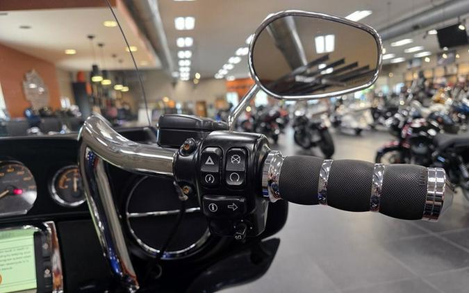 2017 Harley-Davidson Trike FLHTCUTG - Tri Glide Ultra