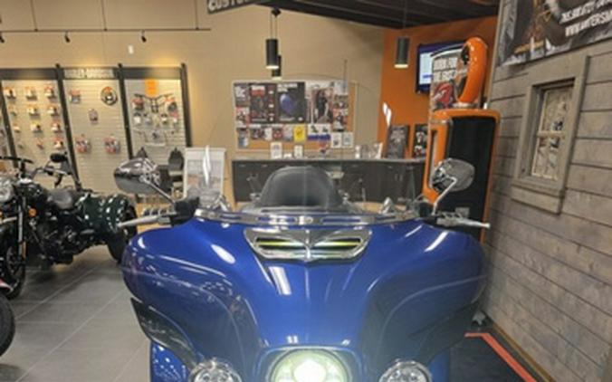 2017 Harley-Davidson Trike FLHTCUTG - Tri Glide Ultra