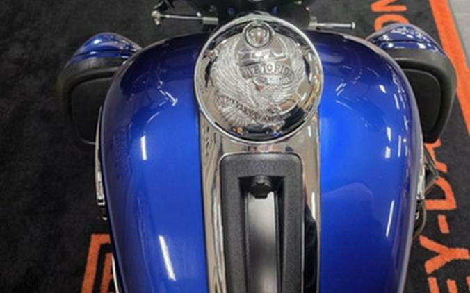 2017 Harley-Davidson Trike FLHTCUTG - Tri Glide Ultra