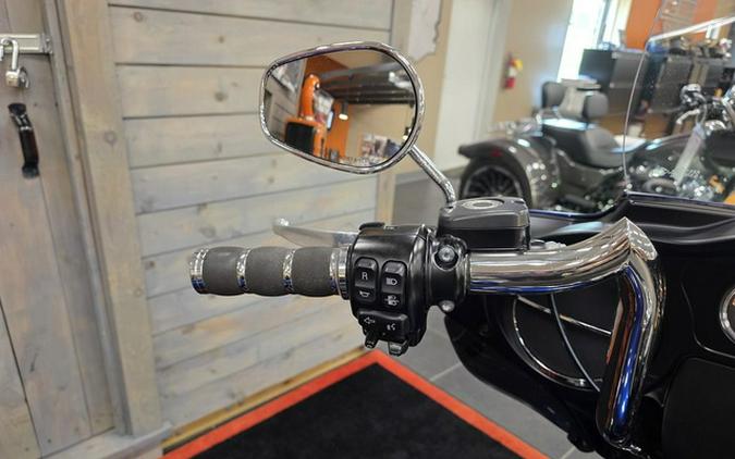 2017 Harley-Davidson Trike FLHTCUTG - Tri Glide Ultra