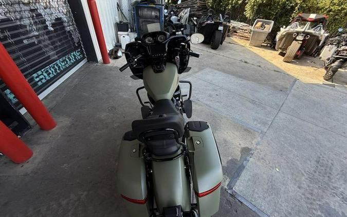 2025 Indian Motorcycle® Challenger® Dark Horse® 112 w/PowerBand Audio Moss Green Smoke