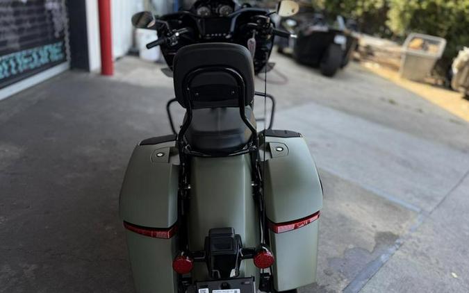 2025 Indian Motorcycle® Challenger® Dark Horse® 112 w/PowerBand Audio Moss Green Smoke