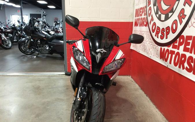2014 Yamaha YZF-R6 - Rapid Red/White R6 - Team Yamaha BlueWhite, Rapid RedWhite