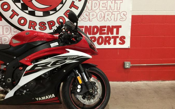 2014 Yamaha YZF-R6 - Rapid Red/White R6 - Team Yamaha BlueWhite, Rapid RedWhite