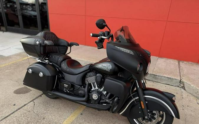 2017 Indian Motorcycle® Chieftain Dark Horse® Thunder Black Smoke