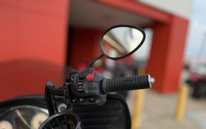 2017 Indian Motorcycle® Chieftain Dark Horse® Thunder Black Smoke