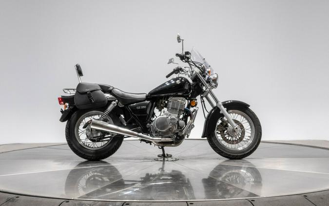 2009 SUZUKI GZ250 in Black