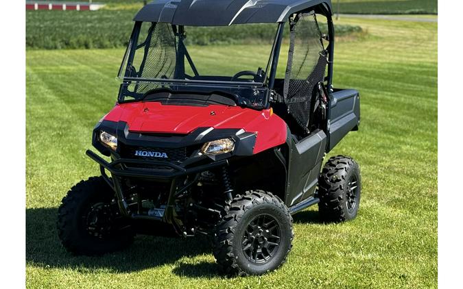 2026 Pioneer 700 Deluxe 4WD UTV - Honda