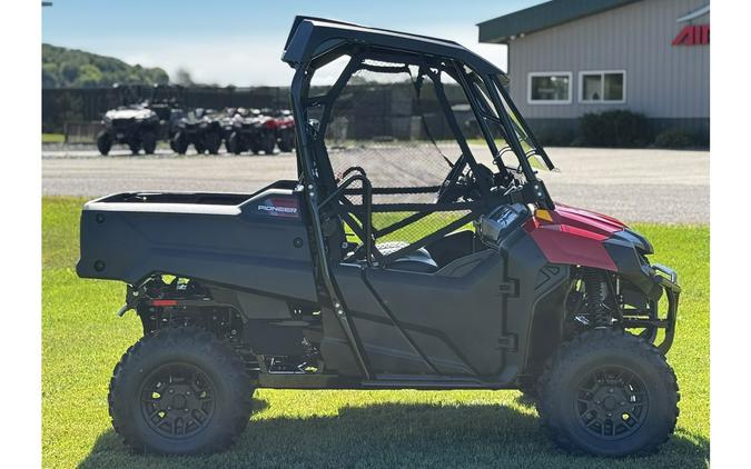 2026 Pioneer 700 Deluxe 4WD UTV - Honda