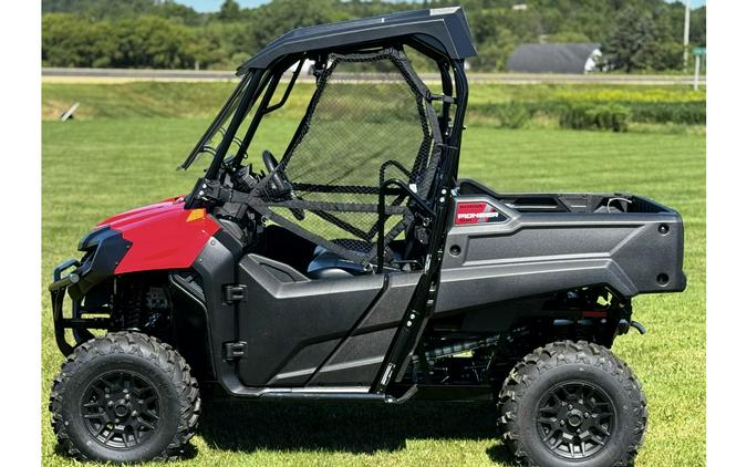 2026 Pioneer 700 Deluxe 4WD UTV - Honda