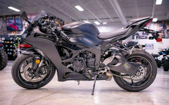 2024 Kawasaki Ninja® ZX™-6R ABS Metallic Flat Spark Black/Ebony