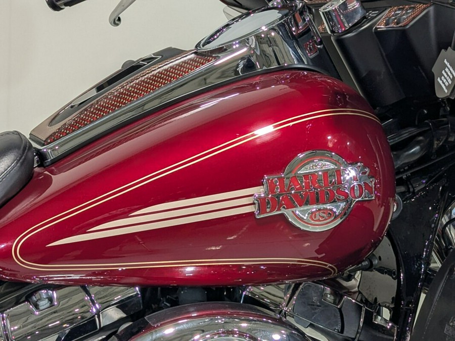 2005 Harley-Davidson® Electra Glide® Ultra Classic® Lava Red Sunglo