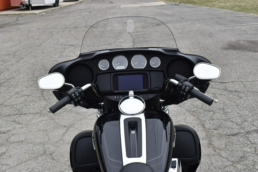 2022 Harley-Davidson Tri Glide Ultra FLHTCUTG