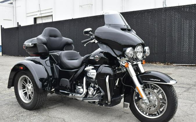 2022 Harley-Davidson Tri Glide Ultra Vivid Black