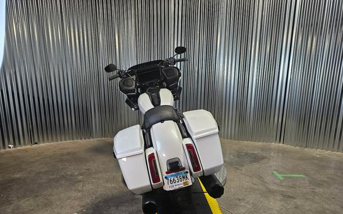 2025 Harley-Davidson Road Glide White Onyx Pearl - Black Finish