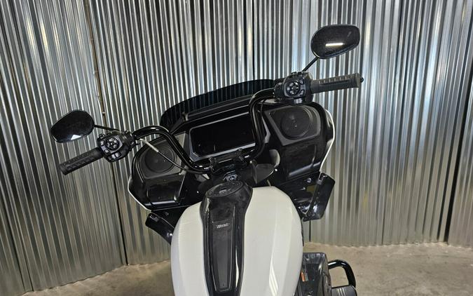 2025 Harley-Davidson Road Glide White Onyx Pearl - Black Finish