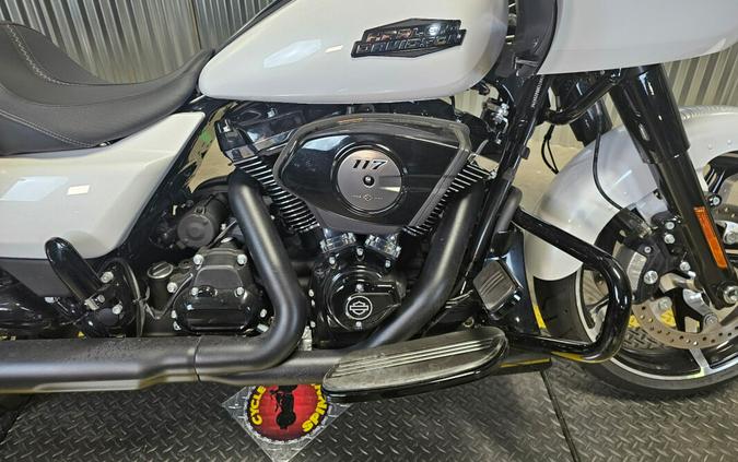 2025 Harley-Davidson Road Glide White Onyx Pearl - Black Finish