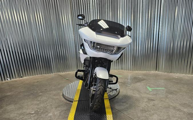 2025 Harley-Davidson Road Glide White Onyx Pearl - Black Finish