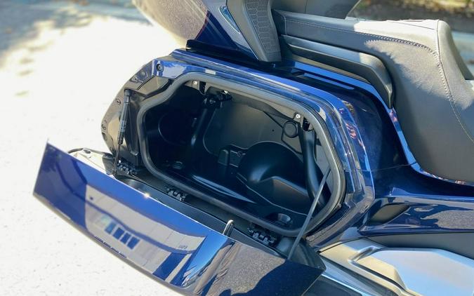 2018 Honda® Gold Wing Tour Pearl Hawkseye Blue