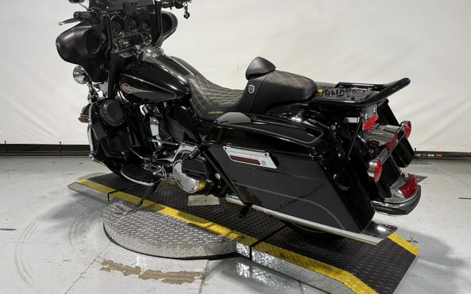 2010 Harley-Davidson® Electra Glide® Ultra Classic® Vivid Black