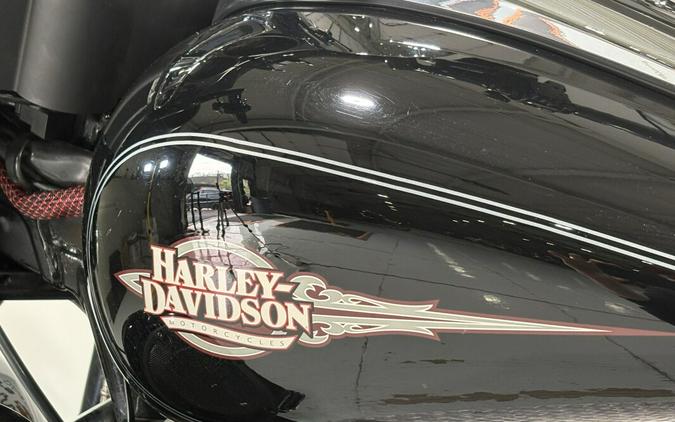 2010 Harley-Davidson® Electra Glide® Ultra Classic® Vivid Black