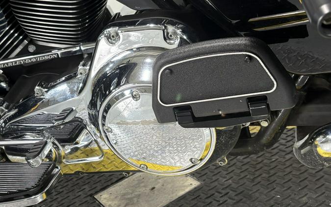 2010 Harley-Davidson® Electra Glide® Ultra Classic® Vivid Black