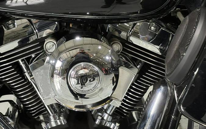 2010 Harley-Davidson® Electra Glide® Ultra Classic® Vivid Black