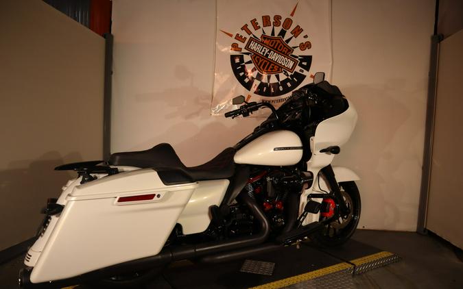 2018 Harley-Davidson Road Glide Special White Sand Pearl - Black Finish