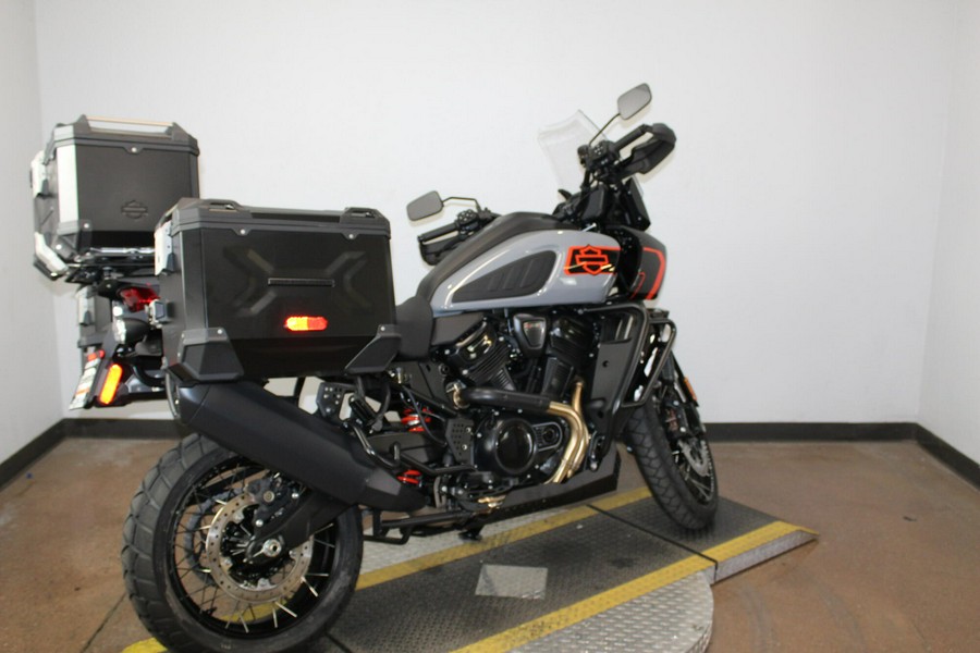 2026 Harley-Davidson® Pan America 1250 Limited Dark Billiard Gray