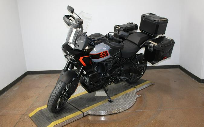 2026 Harley-Davidson® Pan America 1250 Limited Dark Billiard Gray