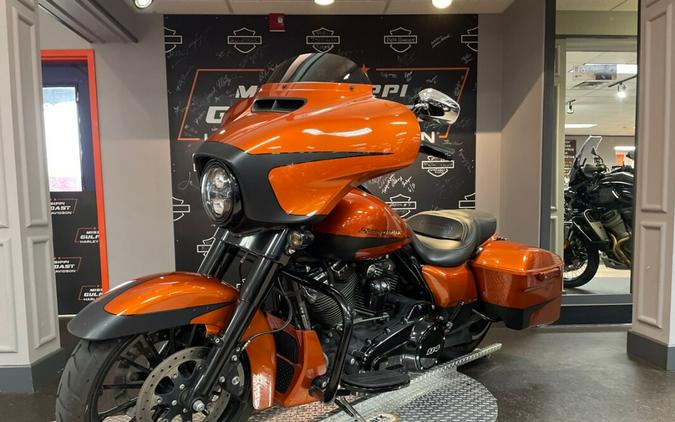 FLHXS 2019 Street Glide® Special