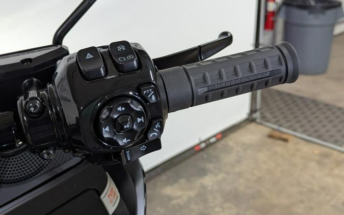 2025 Harley-Davidson Road Glide® Vivid Black