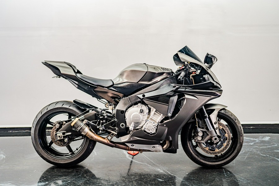 2015 Yamaha Motor Corp., USA YZF-R1