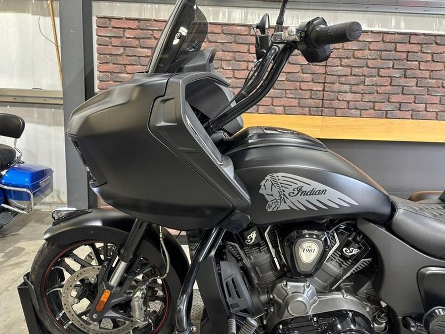 2020 Indian Motorcycle® Challenger Dark Horse Thunder Black Smoke
