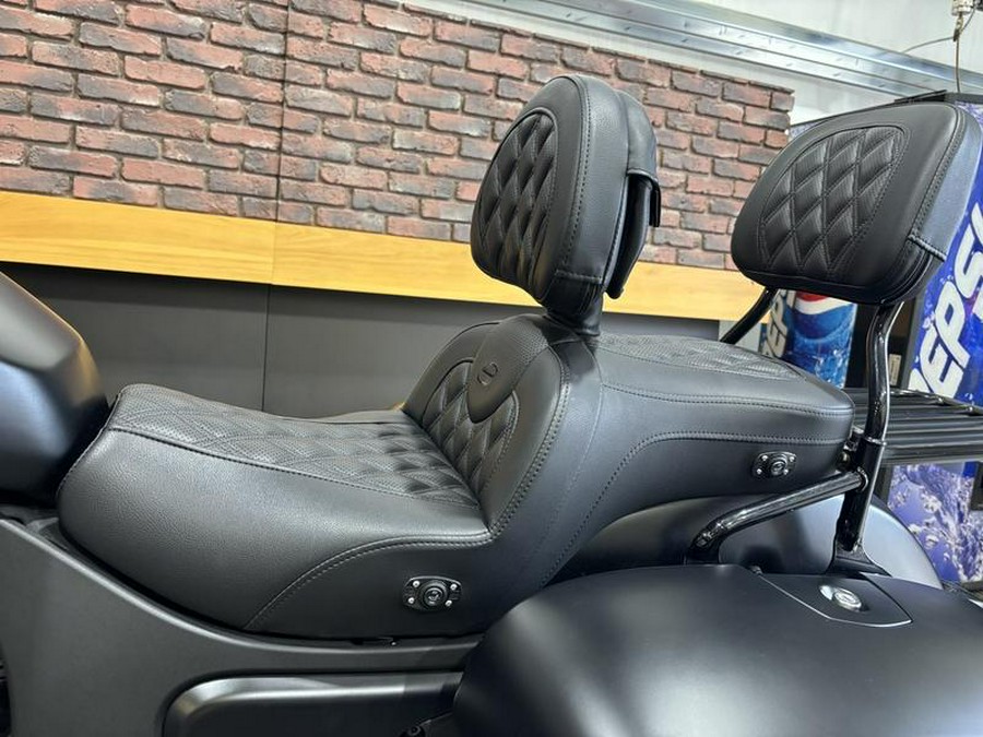 2020 Indian Motorcycle® Challenger Dark Horse Thunder Black Smoke