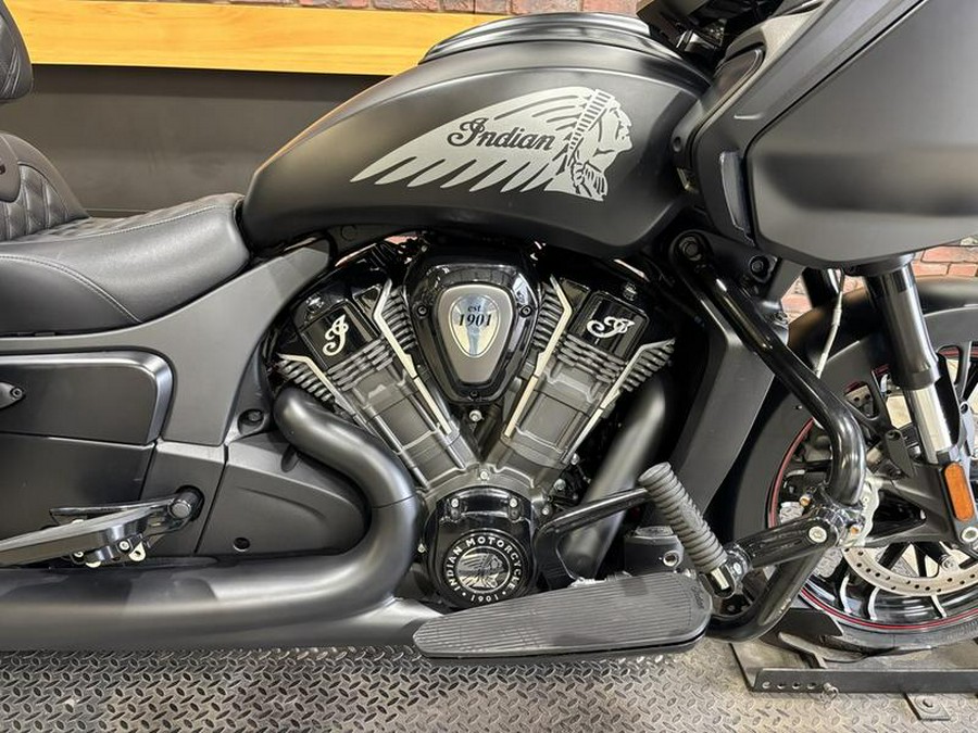 2020 Indian Motorcycle® Challenger Dark Horse Thunder Black Smoke