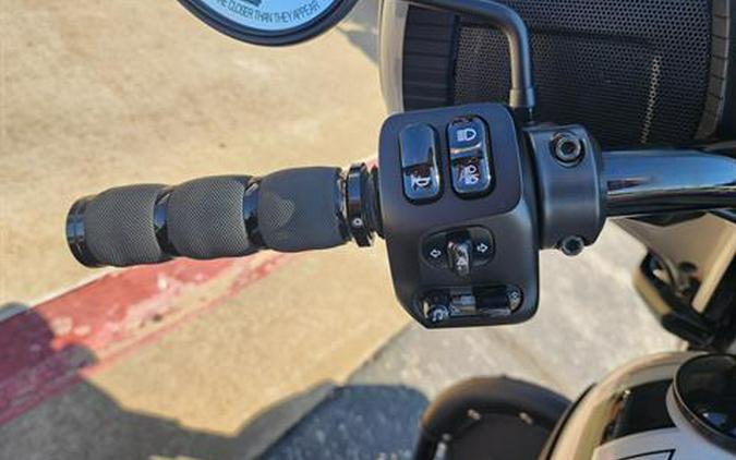 2020 Indian Motorcycle Chieftain® Dark Horse® Icon Series