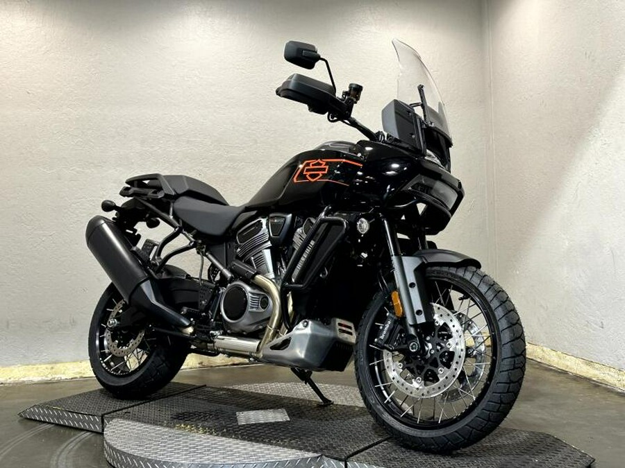 2026 Harley-Davidson® Pan America® 1250 Special Vivid Black Black Laced Wheels