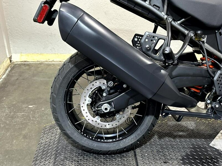 2026 Harley-Davidson® Pan America® 1250 Special Vivid Black Black Laced Wheels