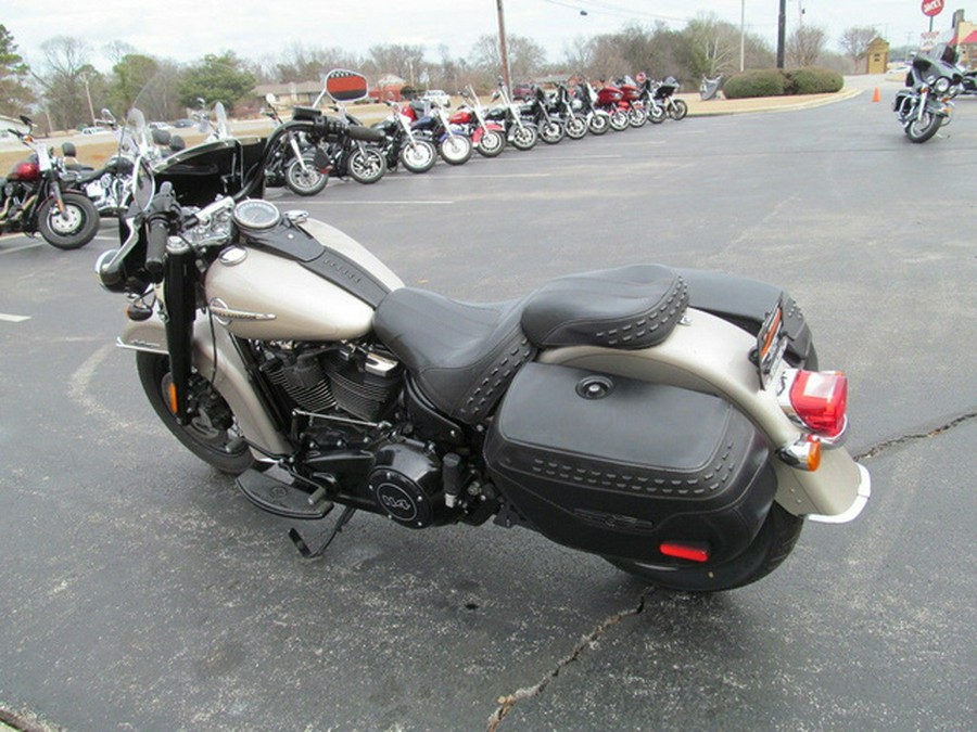 2018 Harley-Davidson FLHCS - Softail Heritage Classic 114