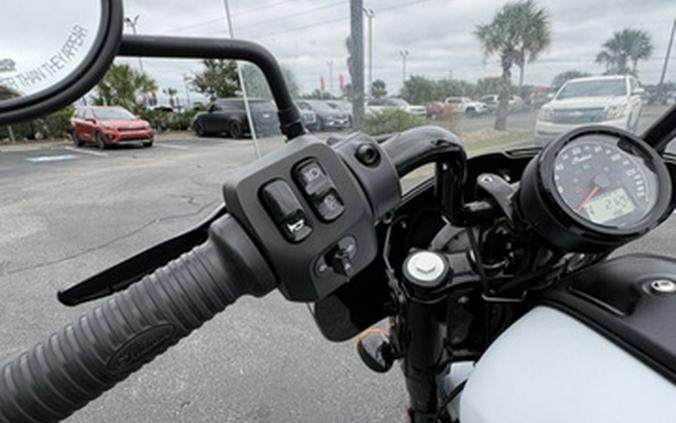 2024 Indian Chief Bobber Ghost White Metallic Smoke