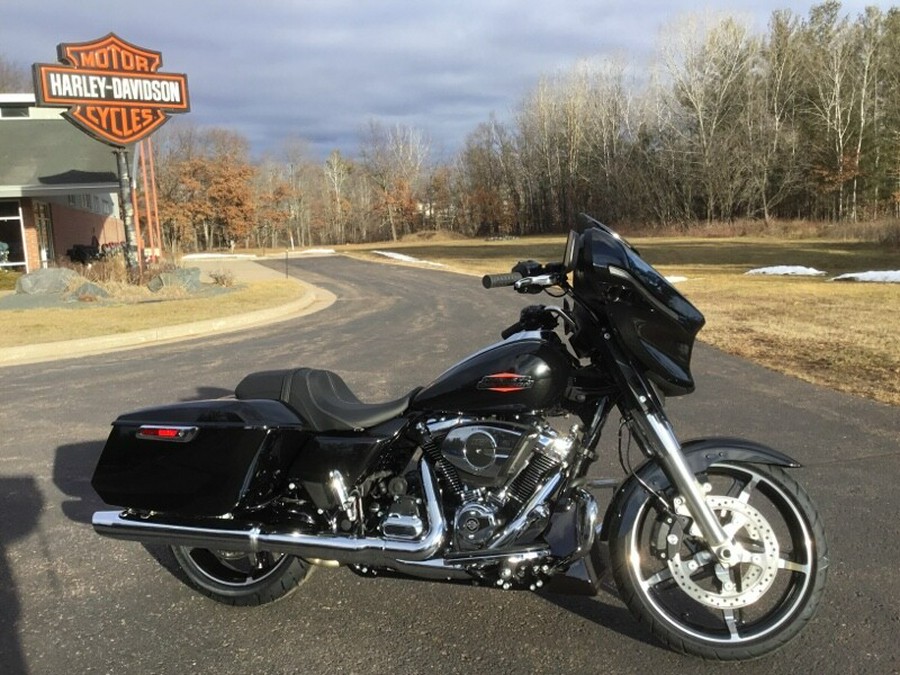 2024 Harley-Davidson® Street Glide® Vivid Black