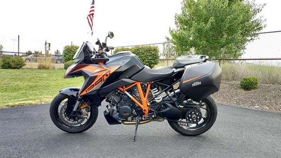 2019 KTM 1290 Super Duke GT