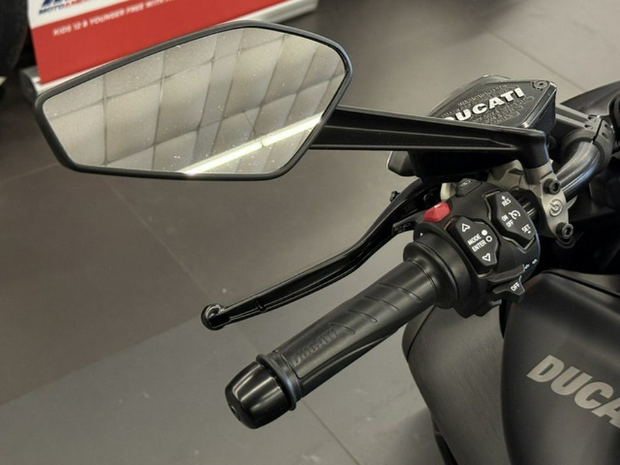 2026 Ducati Diavel V4 Black Roadster
