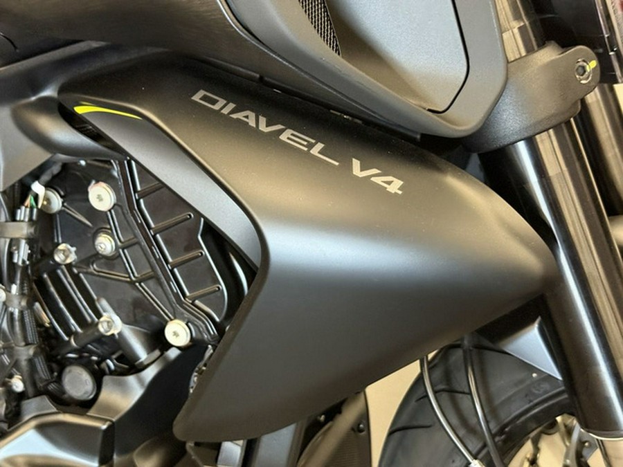 2026 Ducati Diavel V4 Black Roadster