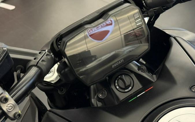 2026 Ducati Diavel V4 Black Roadster