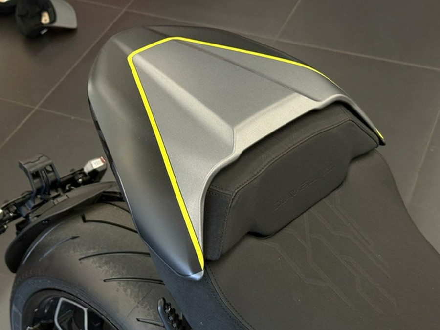 2026 Ducati Diavel V4 Black Roadster